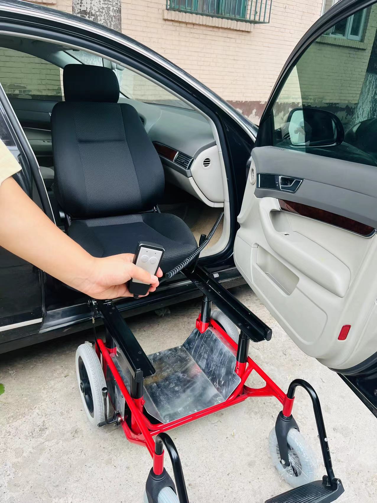 電動旋轉(zhuǎn)福祉座椅 適用于轎車小型SUV