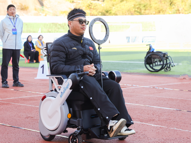 腦控主動康復(fù)輪椅-